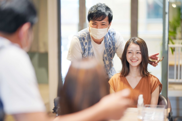 【調査】「ヘアサロンで理想の髪型にしてもらうコツだと思うこと」第１位は？