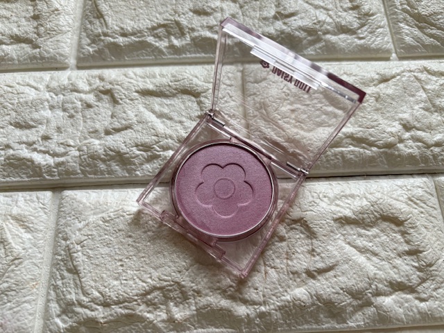 透明感を引き出す青みピンク「05 ストロベリースウィング」