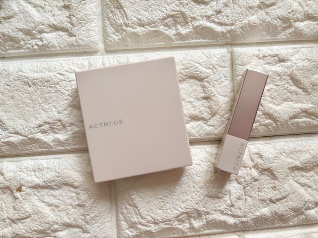 ノエビア アクトリースの「カラーアイズ ロゼブラウン」と「ブライトリッチ リップスティック ジューシーレッド」