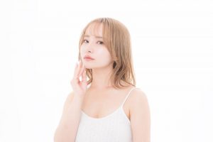赤ら顔の原因と対策｜酒さ・肌の赤みに悩む人のための正しいケア方法