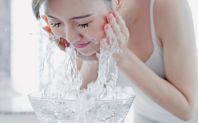 ホットクレンジングはぬるま湯でしっかり洗い流す