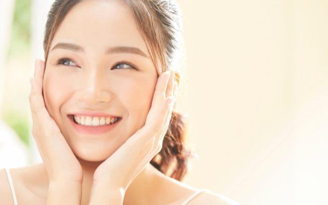 ホットクレンジングで乾燥肌を防ぎ、潤いを与える