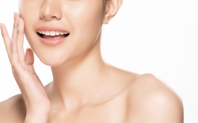 ホットクレンジングで肌の弾力をサポート