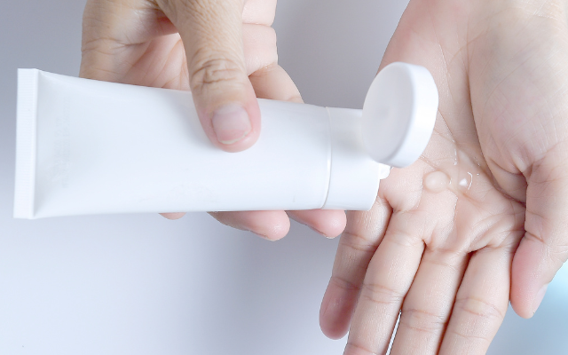 ホットクレンジングは乾いた肌に使うのがポイント