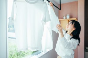 アイロンなしでも大丈夫！服のしわを防ぐ方法やしわの簡単ケア方法を教えます