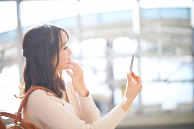 【調査】約8割が春夏のメイク崩れに悩み、気になる部位は鼻・目元・ほうれい線