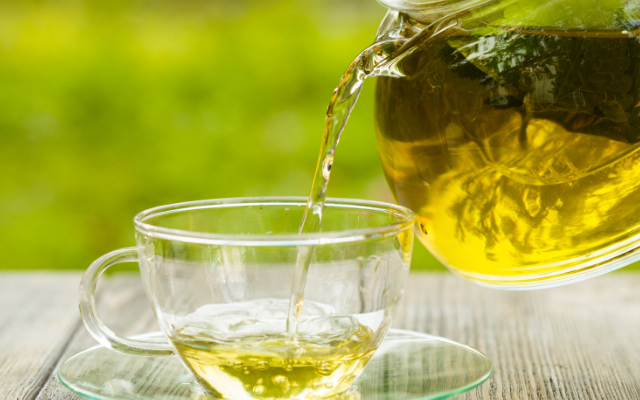 頻尿予防にはカフェインやアルコールを控える