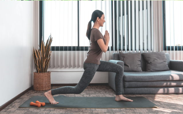 ヨガや骨盤底筋を鍛えることが頻尿ケアの一つ