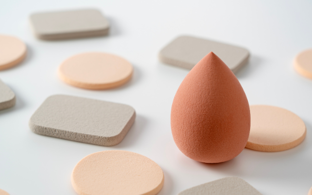 間違ったスキンケアは手やスポンジを不潔にしていること