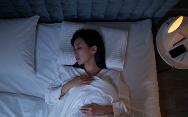 睡眠中に肌と髪を守る工夫