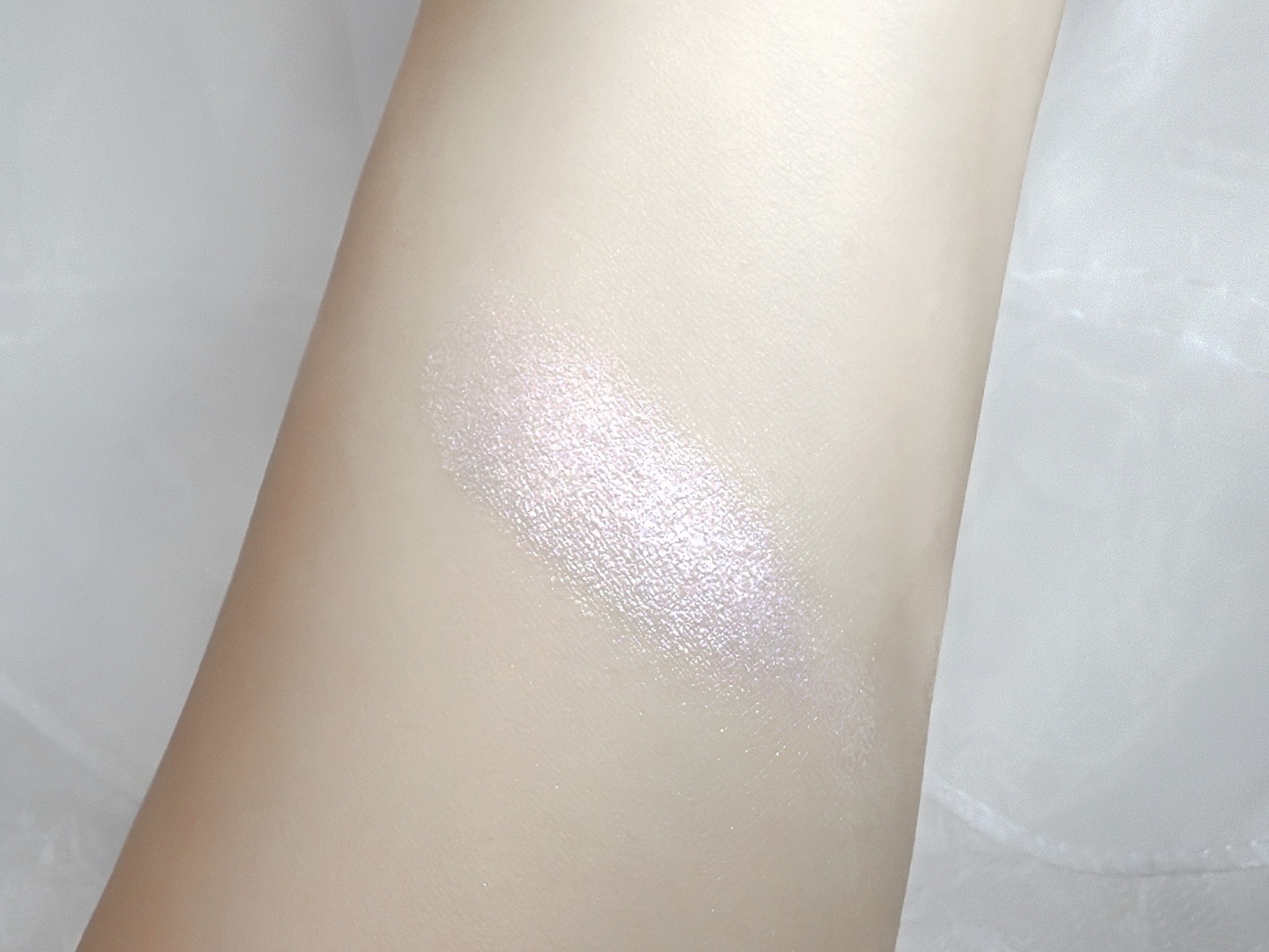 プチプラからデパコスまで!大人気バズりハイライトおすすめ3選