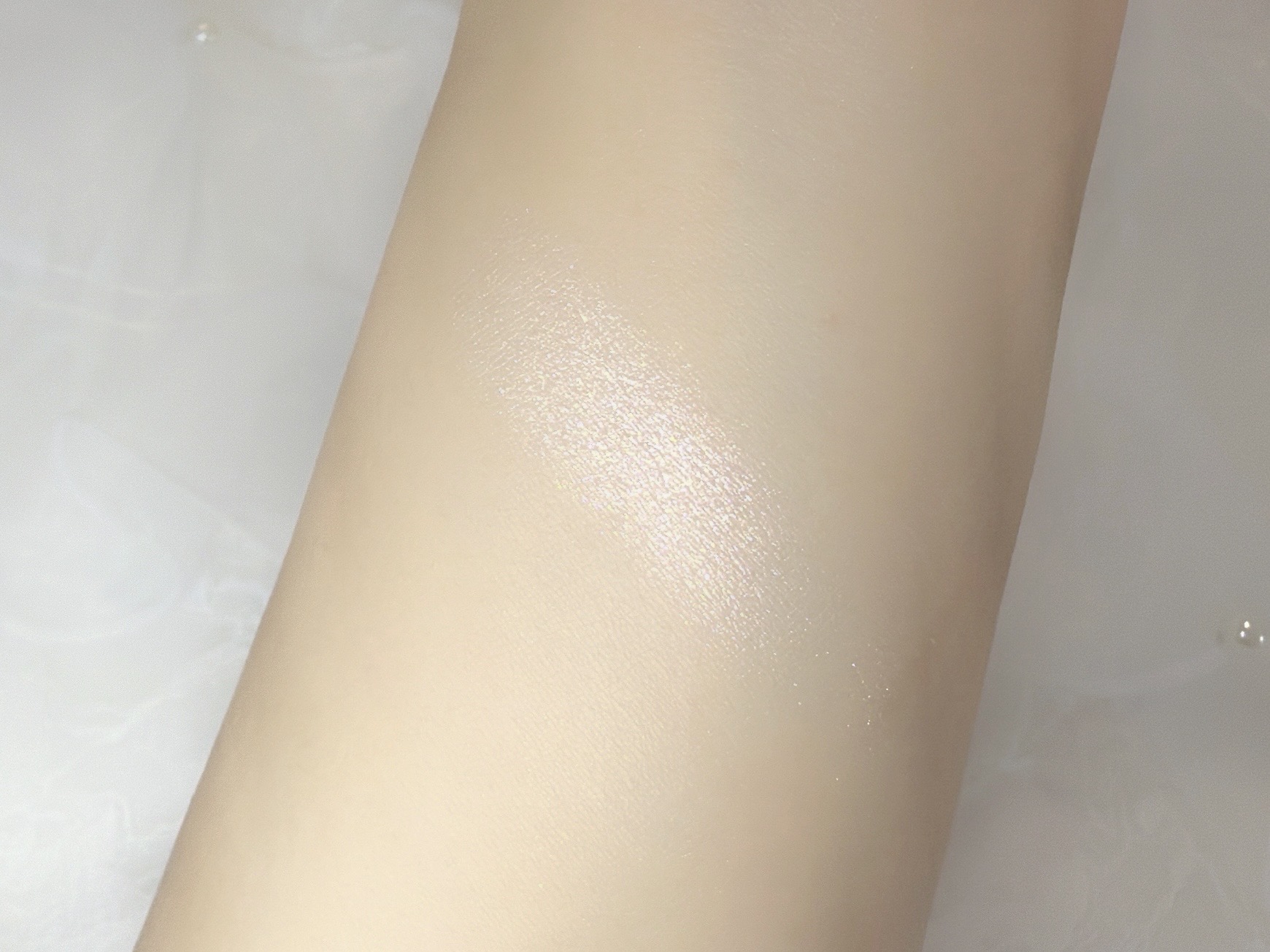 プチプラからデパコスまで!大人気バズりハイライトおすすめ3選