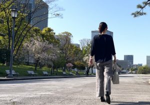 【調査】8割の女性が「歩き方に自信なし」！ちょっと意識するだけで見た目が変わる