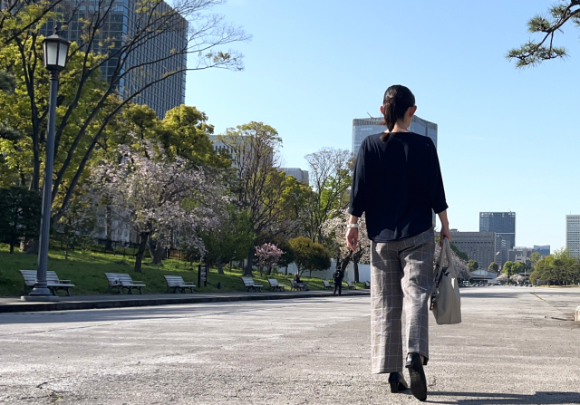 【調査】8割の女性が「歩き方に自信なし」！ちょっと意識するだけで見た目が変わる