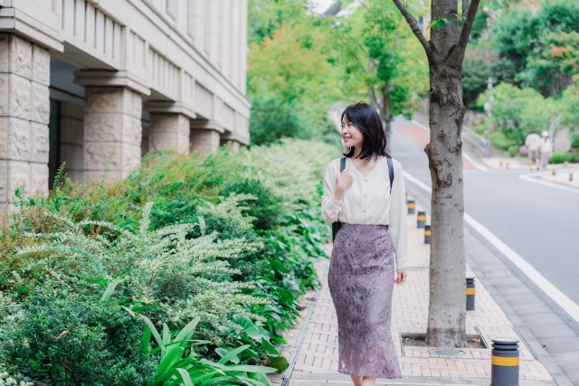 【調査】8割の女性が「歩き方に自信なし」！ちょっと意識するだけで見た目が変わる