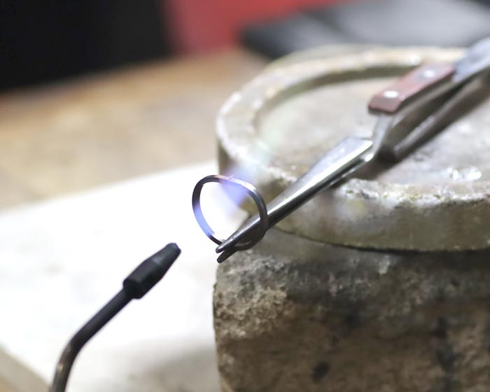 本格体験で満足感もひとしお。「彫金製作」