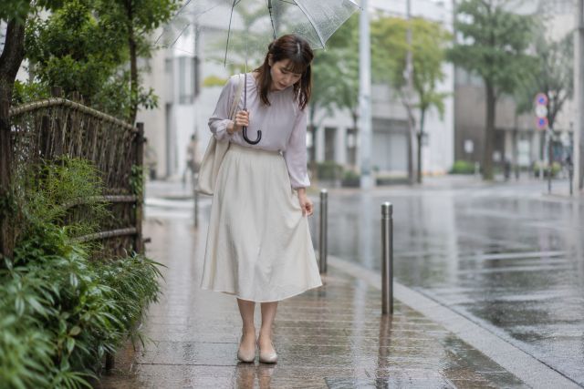 【調査】梅雨のおしゃれ、85％が悩みあり！髪と足元の悩みが上位に