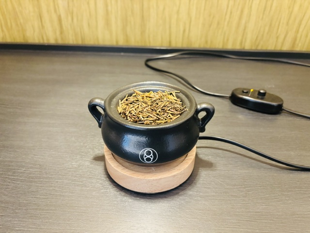電気茶香炉で茎ほうじ茶を焚く