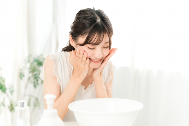 【調査】約8割がメイクをした日にクレンジング剤を使用、人気No.1は「オイル」