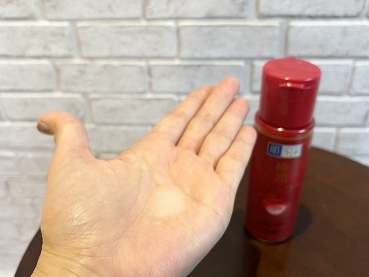 肌ラボ「極潤 薬用ハリ化粧水」｜乾燥もシワも気になる方に