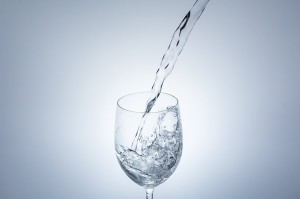 1日に摂るべき水分はどれくらい？水太りってあるの？