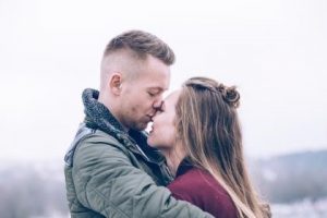 恋を実らせるために！行動心理学と表情筋を使った5つのモテテクニック！