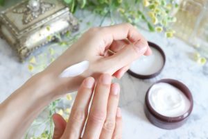 すぐにスマートフォンを触っても大丈夫！べたつきにくいおすすめハンドクリーム5選