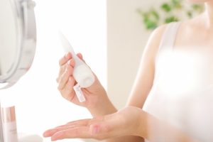 肌悩みを明るくカバー！トーンアップ下地の選び方やおすすめを教えます