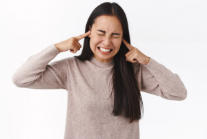 何とかしたい不快な耳鳴り…原因と対策を知って軽やかなコンディションに整えよう！