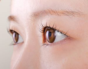 いくつになってもカラコンで盛りたい！老眼でもカラコンを楽しむ方法やおすすめカラコンをチェック