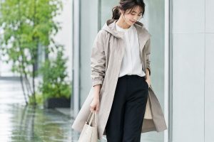 雨の日コーデの新定番！機能性とおしゃれを両立するテック系きれいめカジュアル