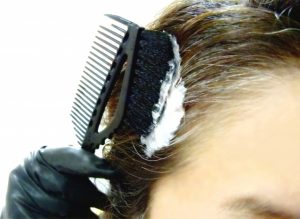 自分できれいに染めたい方へ！白髪染めの種類やセルフカラーリングのポイントを教えます